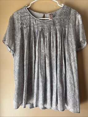 Anthropologie Dolan Gray Snake-Print Pleated Short Sleeve Blouse